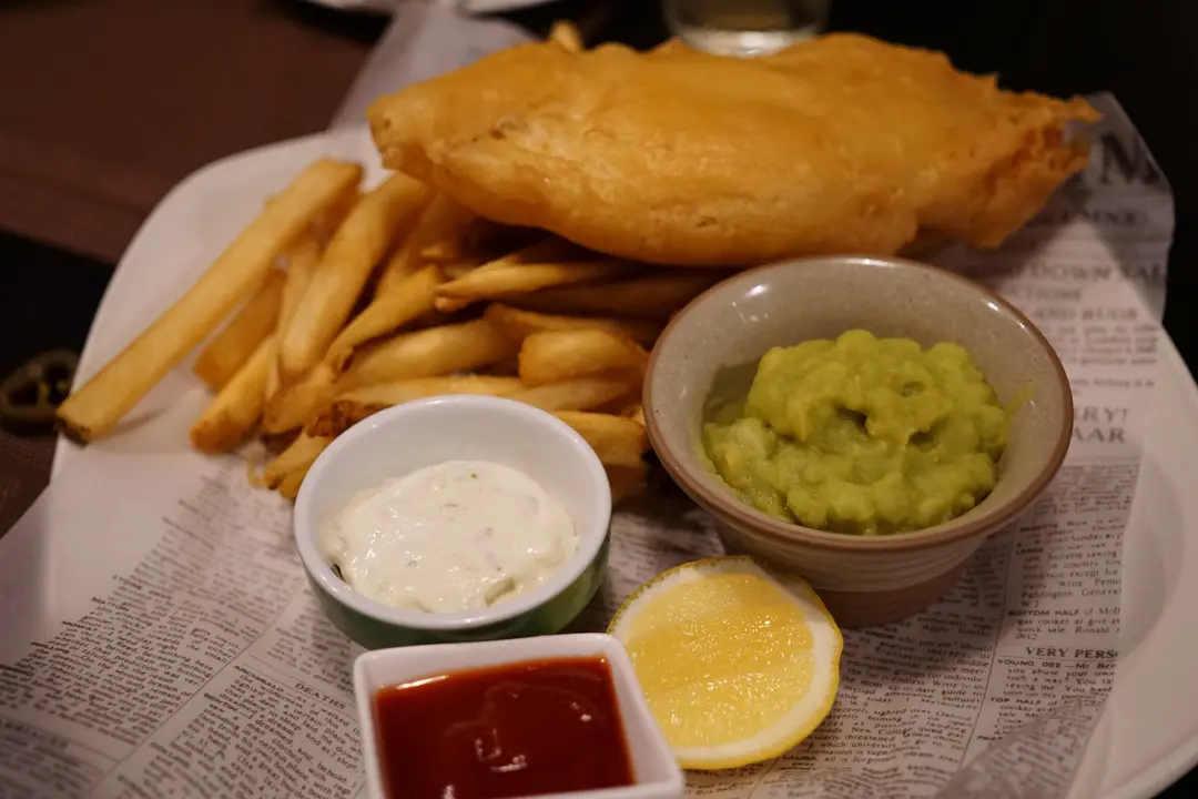 tartarsauce字体,tartarsauce ipa battered fish & chips, mushy peas, tartar sauce hk$198