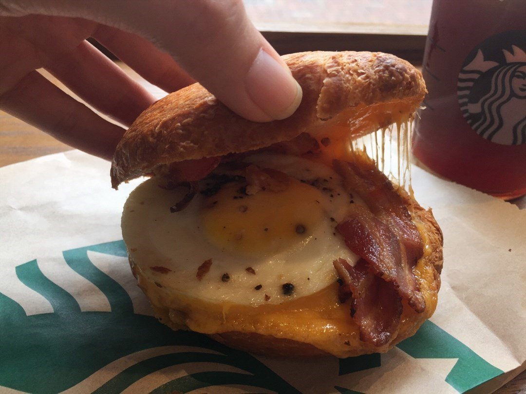 smoked bacon, cheddar & egg croissant sandwich ($ 20) $