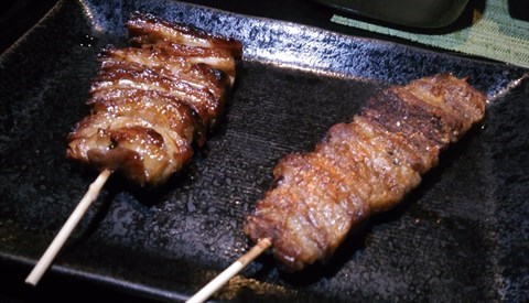 燒大腸(左),  燒羊皮串(右) - 銅鑼灣的南蛮亭