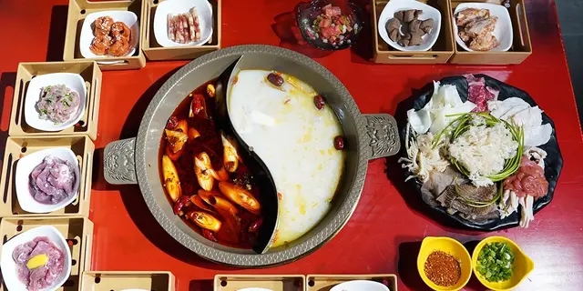 銅鑼灣新開川式麻辣+台式養生火鍋放題 任食麻辣鴨血、筷子牛肉、海鮮(有片)