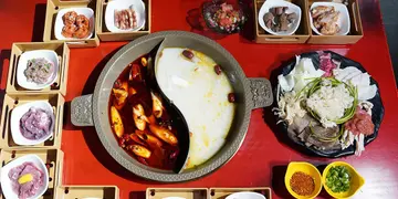 铜锣湾新开川式麻辣+台式养生火锅放题 任食麻辣鸭血、筷子牛肉、海鲜(有片)