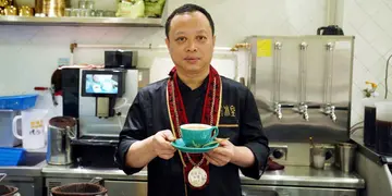 金茶王亲手冲奶茶配蛋包三文治！旺角摩登冰室登场（有片）