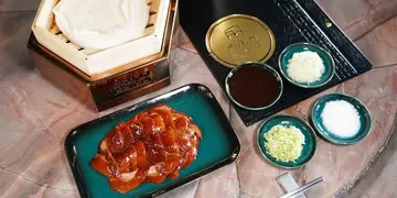 西九文化區現代手工中菜館 黑松露法葱炸子雞、煙燻片皮鴨(有片)