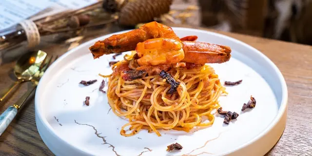 中環新開波希米亞風Cafe 特設純素生酮選擇 推介蕃茄乾醬烤大蝦意粉