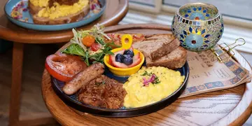 異國風新店！上環兩層高摩洛哥風Cafe  慢煮手撕豬肉吐司有驚喜
