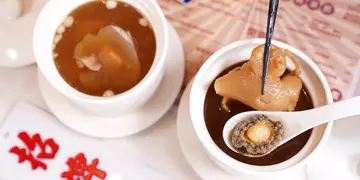 女士必饮鲍鱼花胶螺片炖鸡！20只鸡+20kg猪肉熬汤胆 荃湾新开足料炖汤小馆