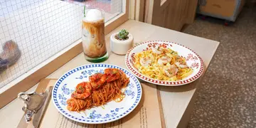 【活化戰前唐樓新舊共存】驚喜腐乳醬帶子闊麵  九龍城新開Cafe（有片）