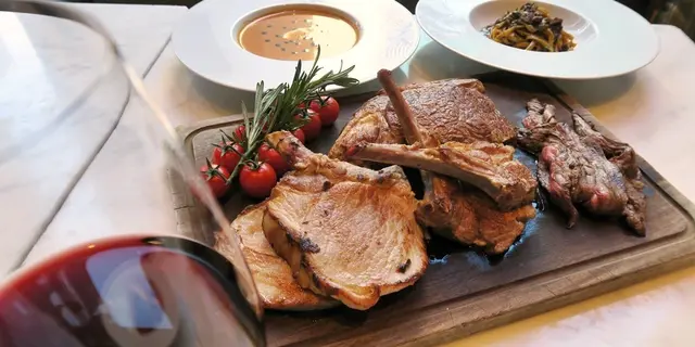 肉食獸飽腹之夜   中環扒房推無限任食豬/羊/牛扒