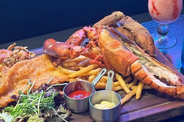 【識食攻略】 性價比高 霓虹燈下的西餐