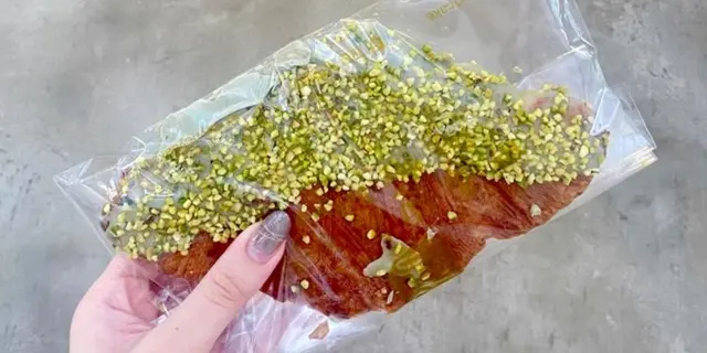 4大壓扁牛角包推介 脆脆花生焦糖醬、特大開心果版本