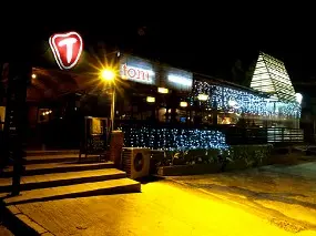 Tom Bar & Grill