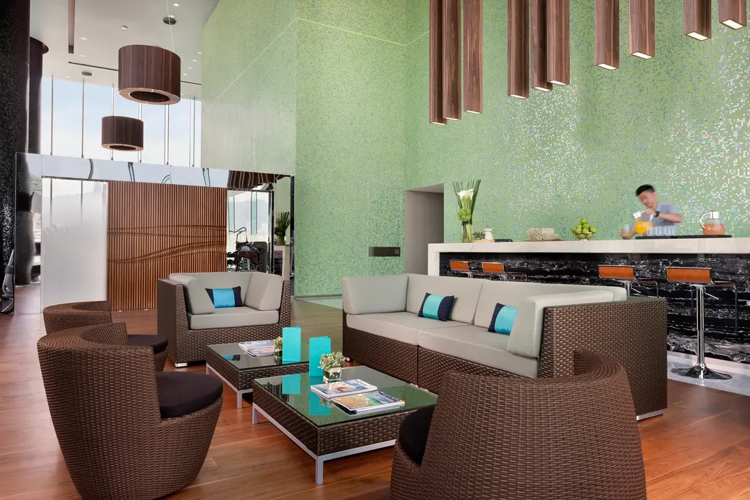 唯港薈泳池酒吧