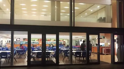 龐萬倫學生中心膳堂