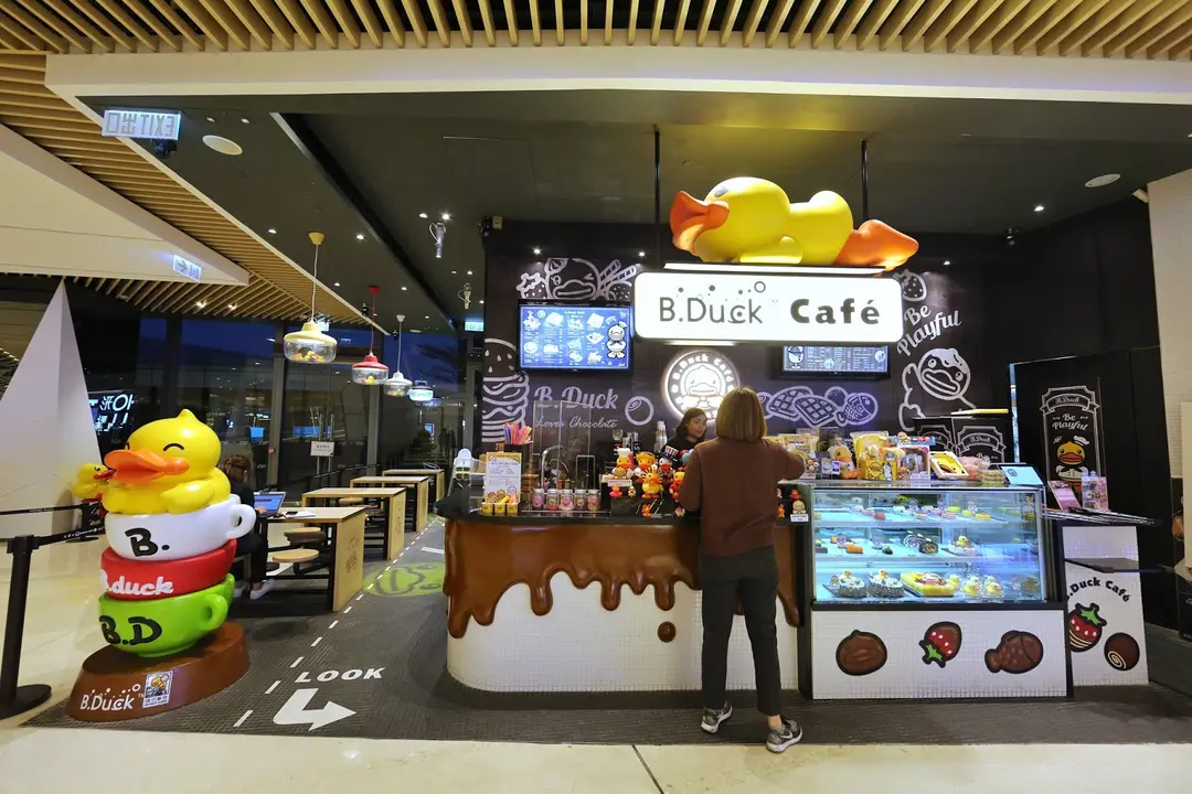 B.Duck Cafe