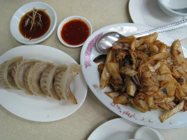 鍋貼/ 肉絲炒年糕