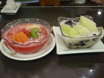 雜果西米露和蜜瓜涼粉。