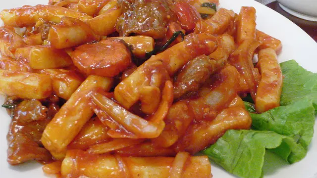 辣菜肉炒年糕,100元