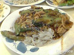 涼瓜肉片炒河粉+湯$32 - 觀塘的城中米餐廳