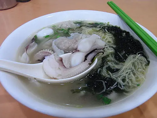 墨魚鬚魚皮餃加紫菜底麵
