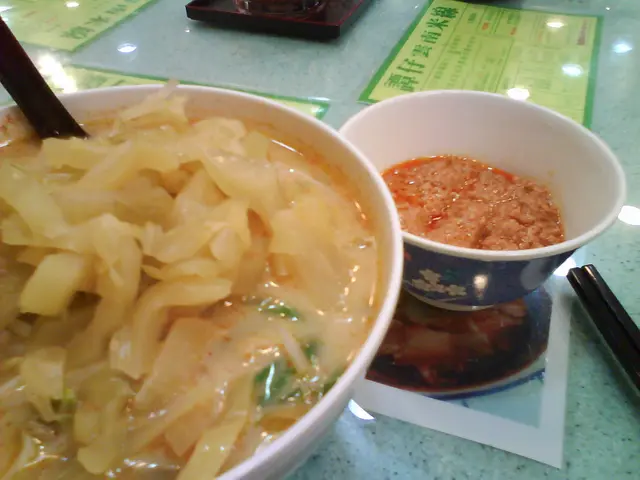 酸菜炸醬麻辣米線