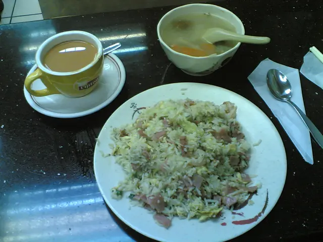 揚州炒飯+奶茶+例湯 (HK$30,-)