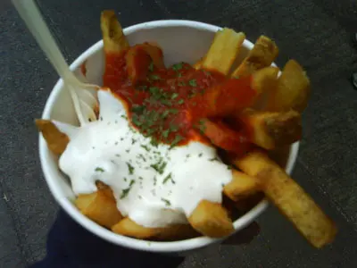 招牌酸忌廉拼pizza醬瘋薯