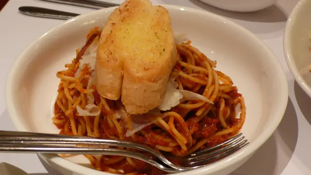 拿破崙蕃茄醬配肉腸