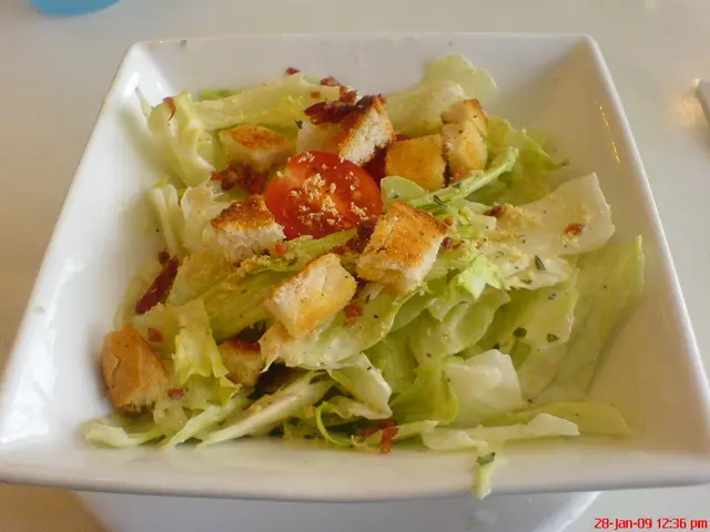 這沙律若老老實實地叫做生菜沙律味道也會是個驚喜