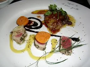 煎鵝肝拌三文魚他他