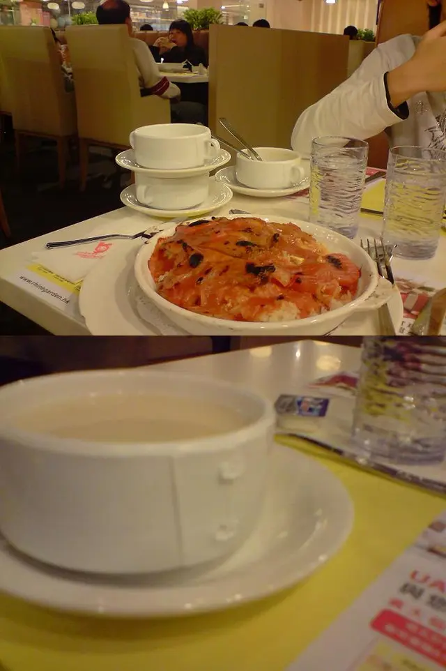 隻碗冇咁隻耳-.-同埋D碗疊起曬都冇人收