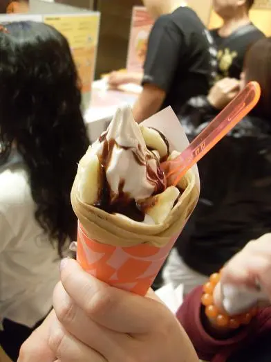 Crepe w/ Bananas & Ice-cream