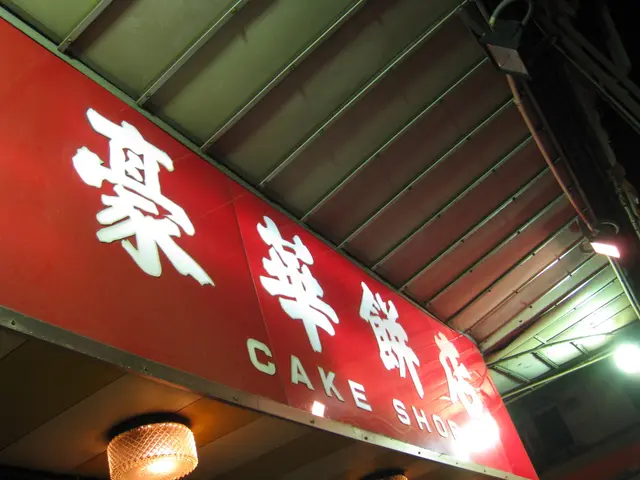 搶眼的紅底招牌