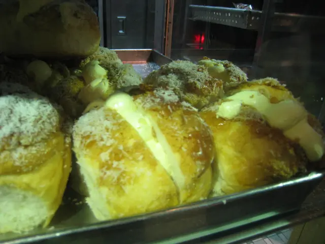 看似很好吃的椰絲忌廉包