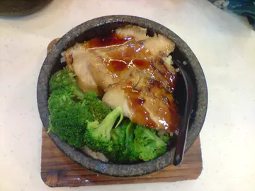 琢首肉饭
