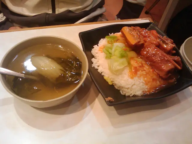 無鍚骨飯 + 金銀菜湯 