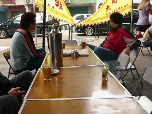 悠閒又有風味的咖啡或茶