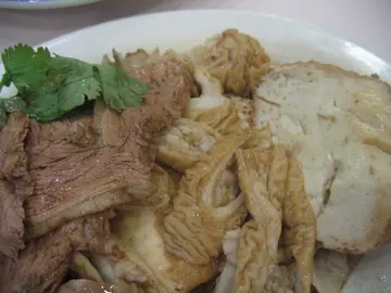 豬大腸及墊底的豆腐也是冇味的