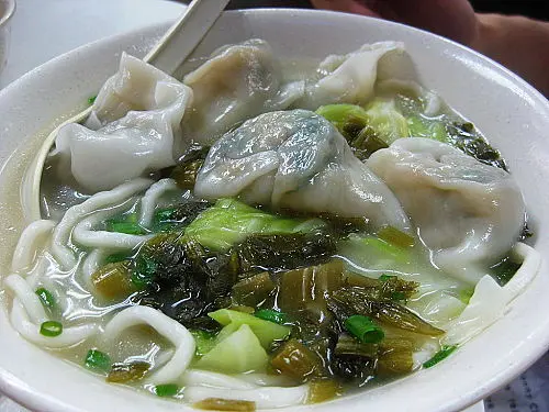 麵ok，湯底很鹹很味精