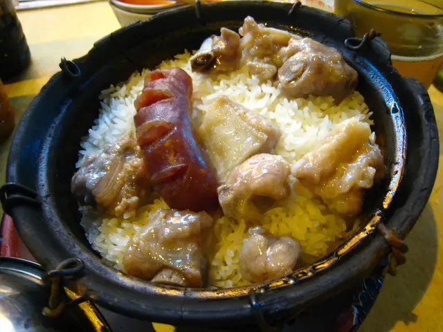 臘腸滑雞煲仔飯