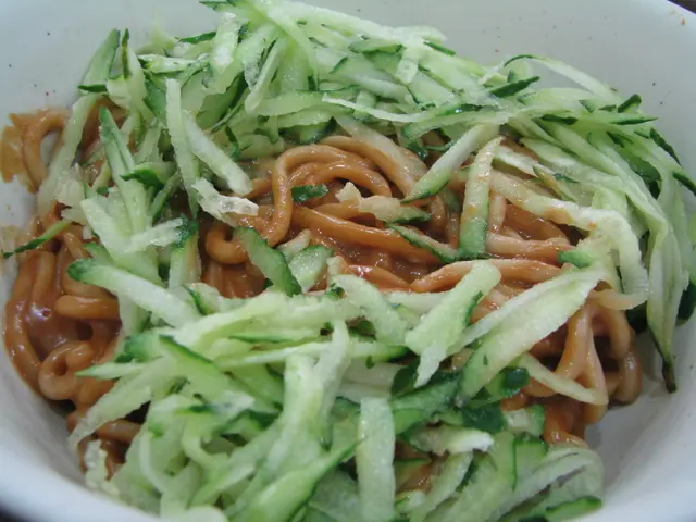 因麵太熱太”漏”口，我只吃了兩三口便由他攪掂它