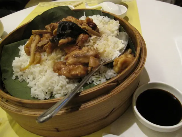 荷葉籠仔蒸雞飯