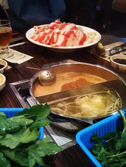 D 野食好快就到齐，个锅都仲未完全滚！抵赞！