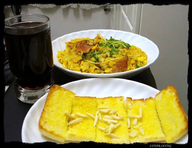 西班牙黑椒腸燴飯+咖央杏仁脆香包+藍莓浪漫