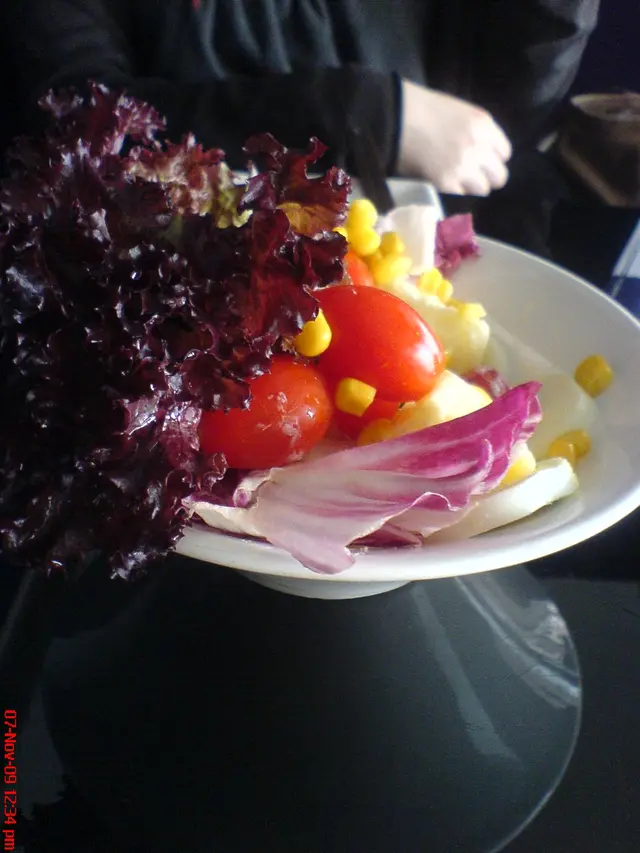 這是由小妹一手堆砌的沙律~