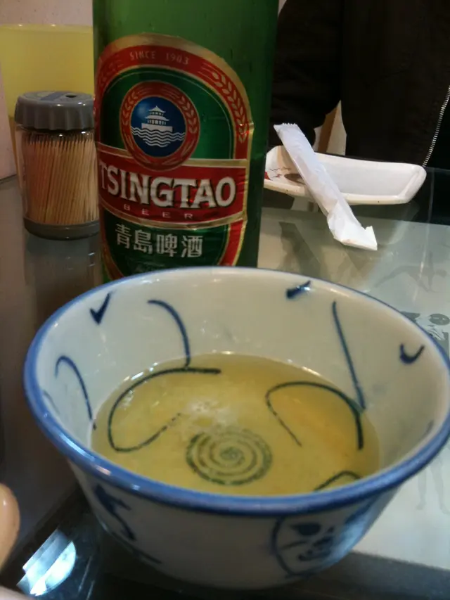 原來飲啤酒係用凍碗飲呀..好痛快...正!!!