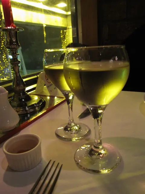 老闆特意為我們免費upgrade的白酒 (忘記了酒名，只記得好好飲~~ )