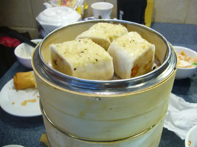 潮州糯米卷：卷上鋪有粒粒芝麻，內裡糯米香軟