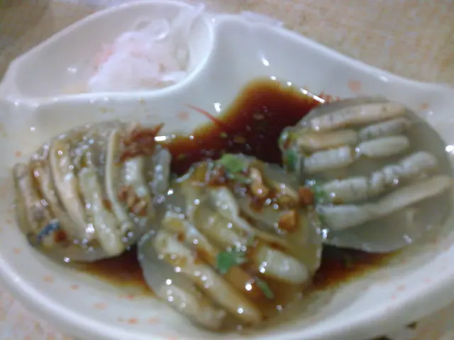 土筍凍 ($12./2件) o者喱狀入面有一條條沙蟲, 賣相雖然有點嚇人, 但口感猶如布甸!