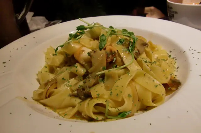 龍蝦汁蝦寬條麵