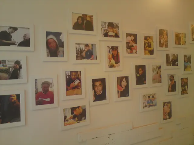 店內好多明星到訪既相片